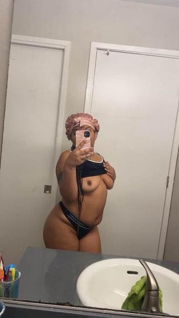 Tee, 25  female escort, Roanoke