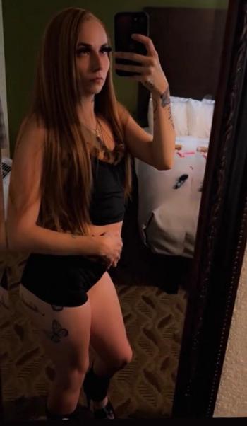 Rixx , 22  female escort, Roanoke