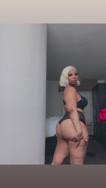 Milk, 29  female escort, Roanoke